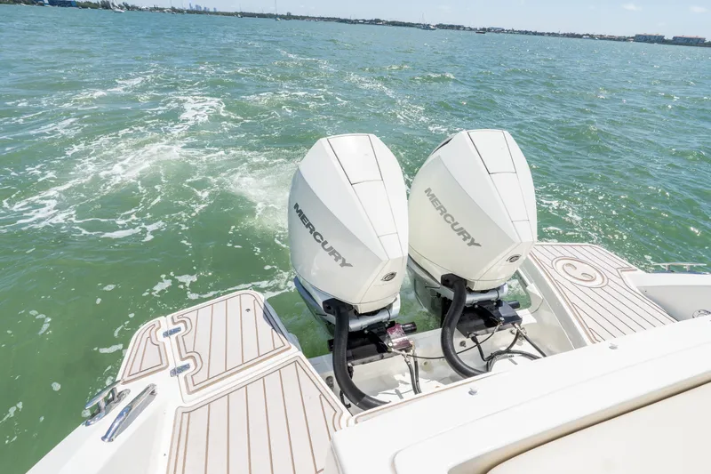 Slide: The Image of Boston Whaler 320 VANTAGE 2020 - 41