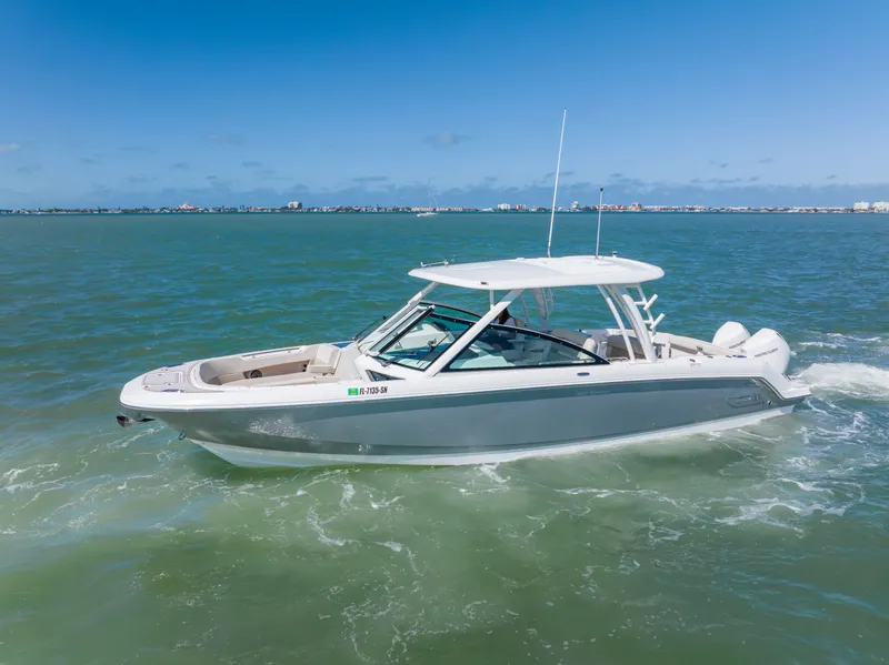 Slide: The Image of Boston Whaler 320 VANTAGE 2020 - 5