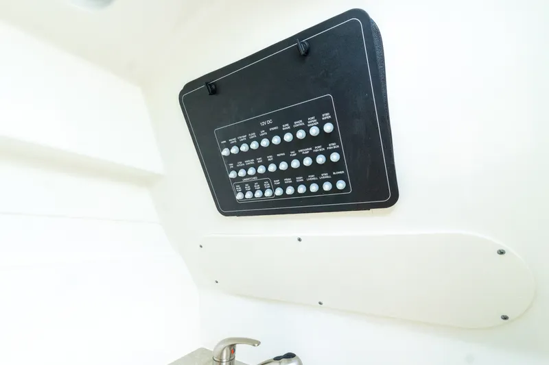 Slide: The Image of Boston Whaler 320 VANTAGE 2020 - 50