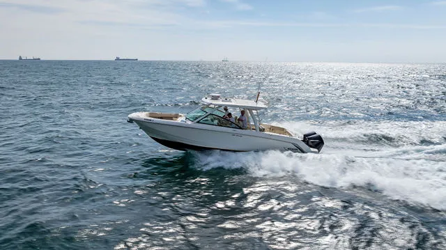 Slide: The Image of Boston Whaler 320 VANTAGE 2020 - 68