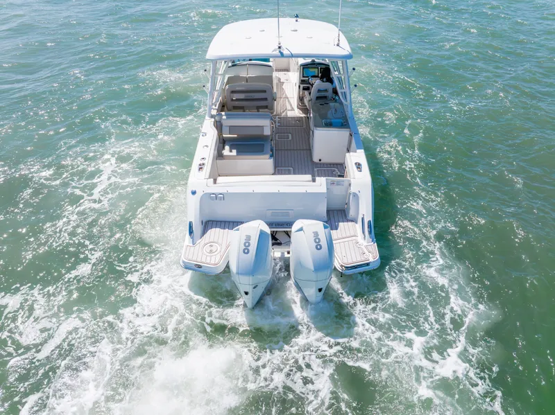 Slide: The Image of Boston Whaler 320 VANTAGE 2020 - 8