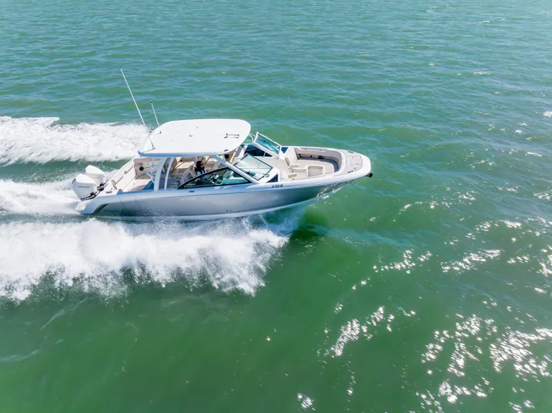 Slide: The Image of Boston Whaler 320 VANTAGE 2020 - 9
