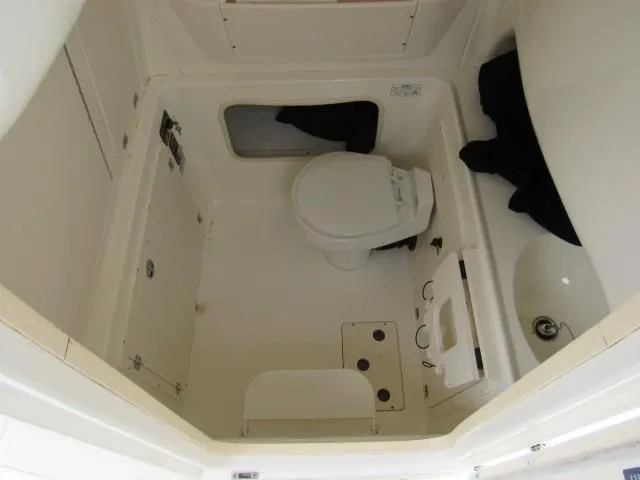 Slide: The Image of Boston Whaler 32 Outrage Cuddy 2006 - 16