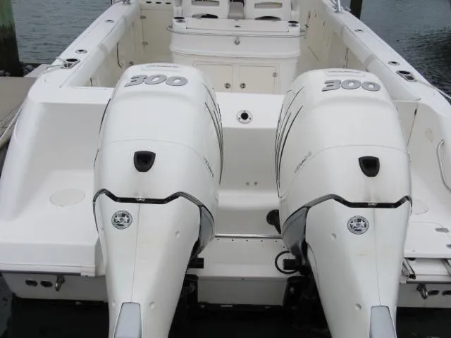 Slide: The Image of Boston Whaler 32 Outrage Cuddy 2006 - 20