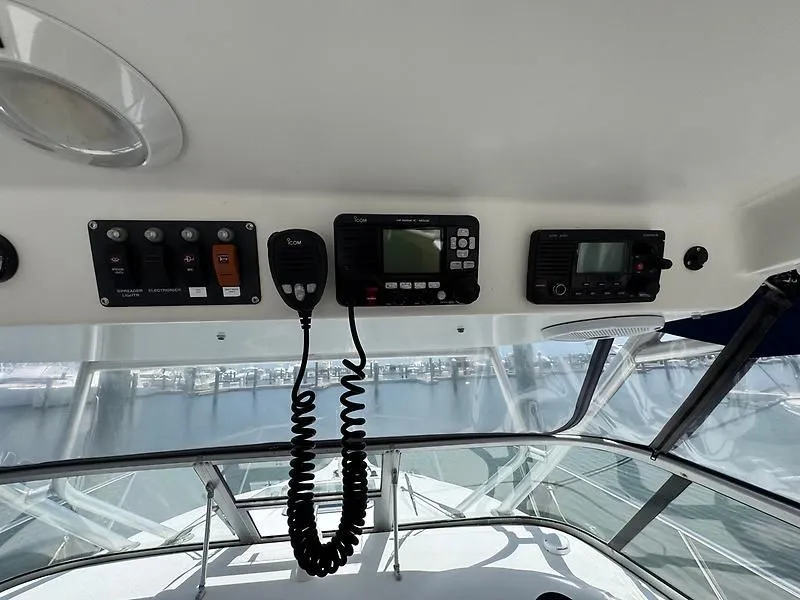 Slide: The Image of Boston Whaler 305 Conquest 2004 - 15