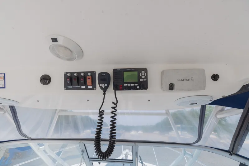 Slide: The Image of Boston Whaler 305 Conquest 2004 - 16