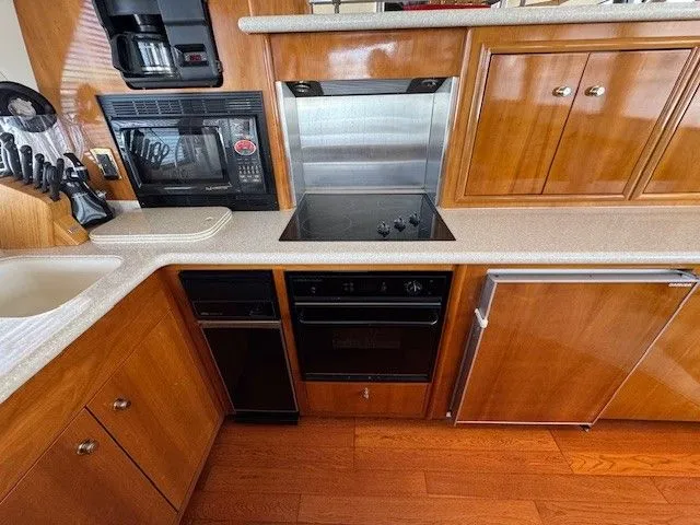 Slide: The Image of Carver Yachts 570 Voyager Pilothouse 2002 - 6