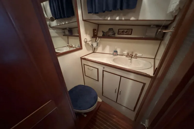 Slide: The Image of Ocean Alexander 40 SEDAN 1983 - 18