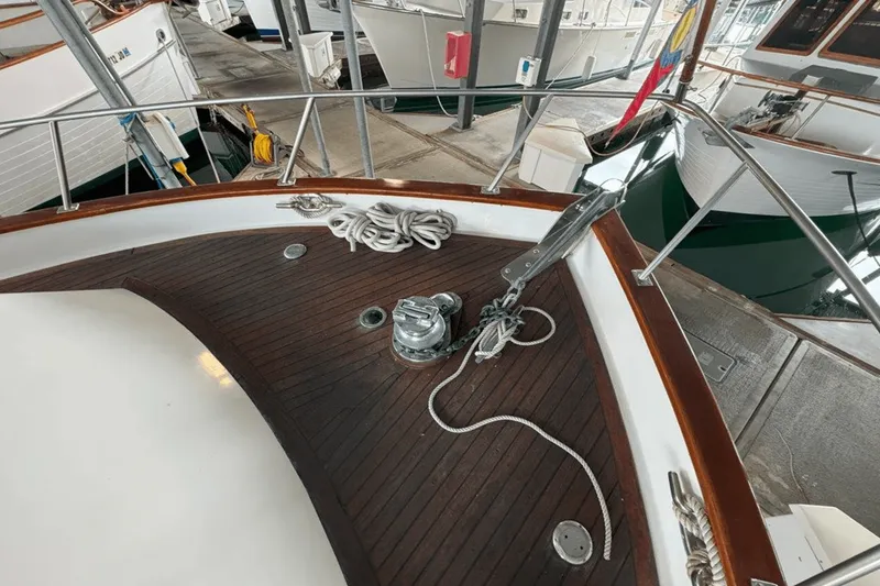 Slide: The Image of Ocean Alexander 40 SEDAN 1983 - 30