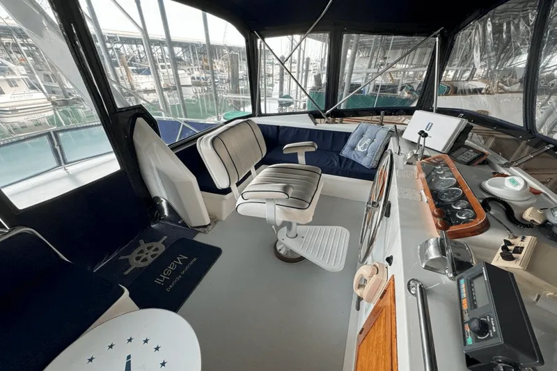 Slide: The Image of Ocean Alexander 40 SEDAN 1983 - 38