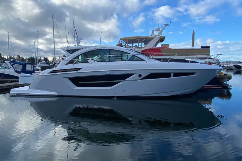 Slide: The Image of Cruisers Yachts 50 Cantius 2024 - 32