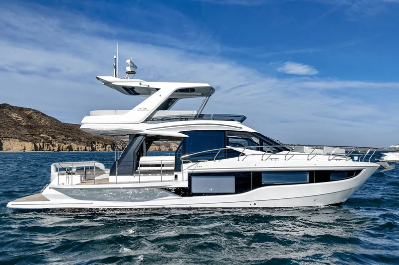 Slide: The Image of Galeon 500 FLY 2025 - 11