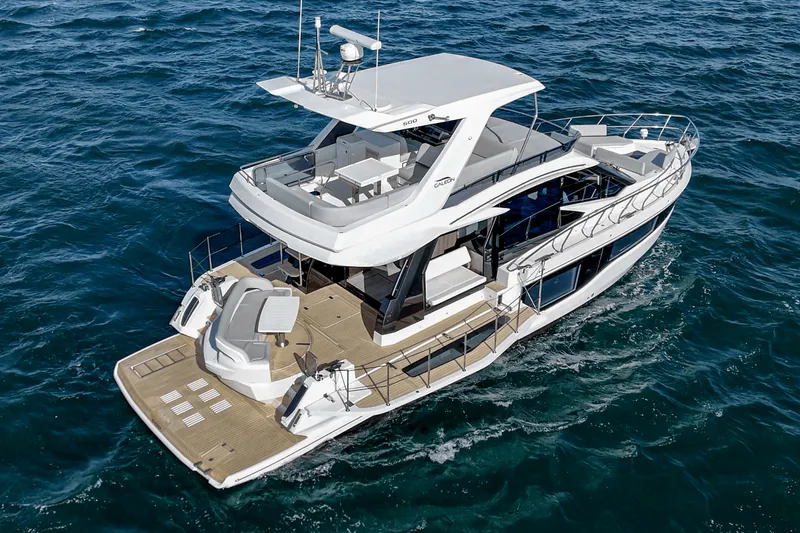 Slide: The Image of Galeon 500 FLY 2025 - 12