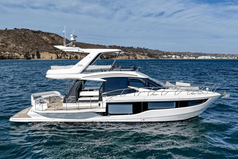 Slide: The Image of Galeon 500 FLY 2025 - 16