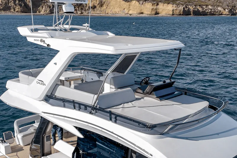 Slide: The Image of Galeon 500 FLY 2025 - 21