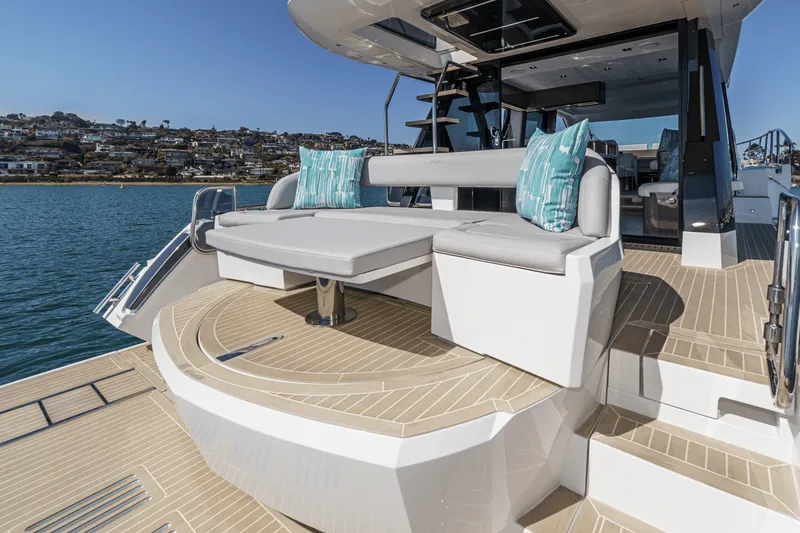 Slide: The Image of Galeon 500 FLY 2025 - 24