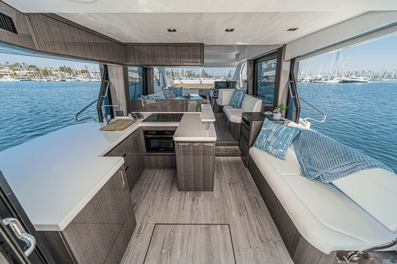 Slide: The Image of Galeon 500 FLY 2025 - 30
