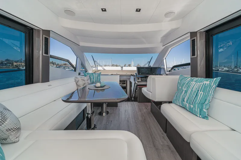 Slide: The Image of Galeon 500 FLY 2025 - 35