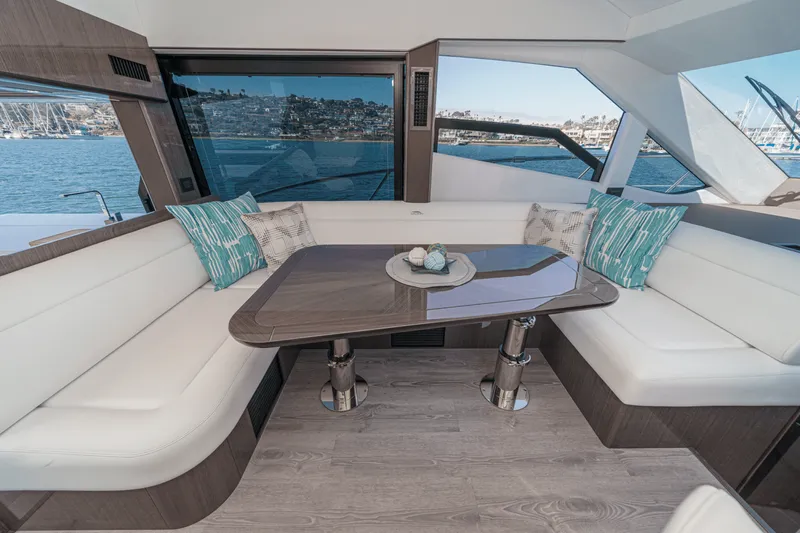 Slide: The Image of Galeon 500 FLY 2025 - 37