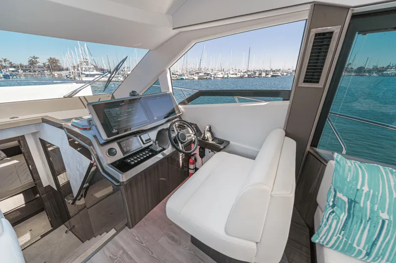 Slide: The Image of Galeon 500 FLY 2025 - 39
