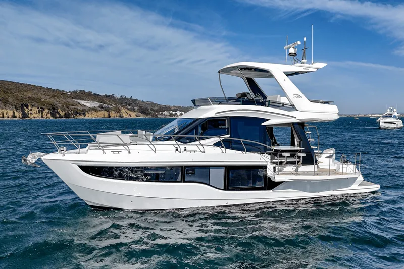 Slide: The Image of Galeon 500 FLY 2025 - 4
