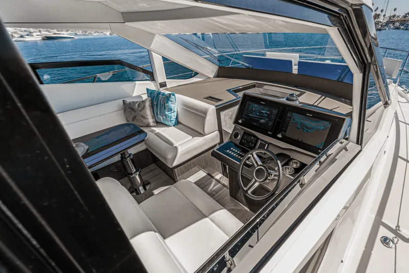 Slide: The Image of Galeon 500 FLY 2025 - 40