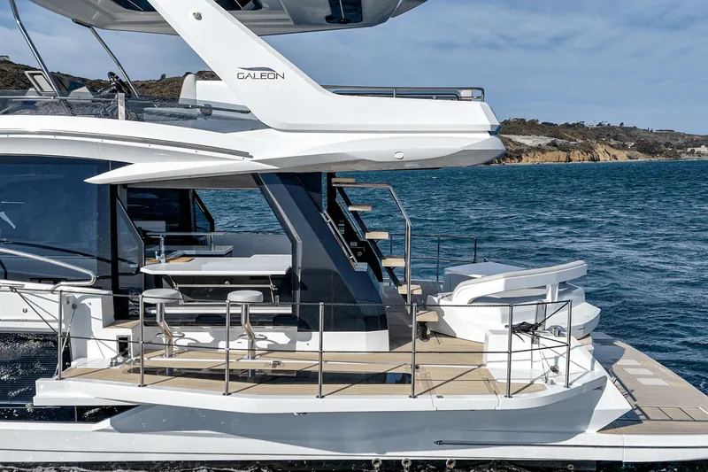 Slide: The Image of Galeon 500 FLY 2025 - 5