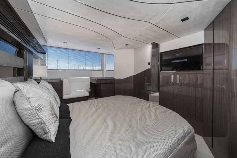 Slide: The Image of Galeon 500 FLY 2025 - 51