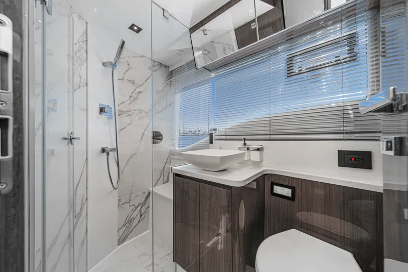 Slide: The Image of Galeon 500 FLY 2025 - 53