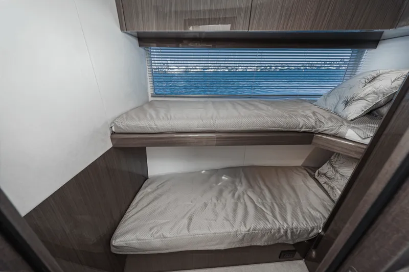 Slide: The Image of Galeon 500 FLY 2025 - 54