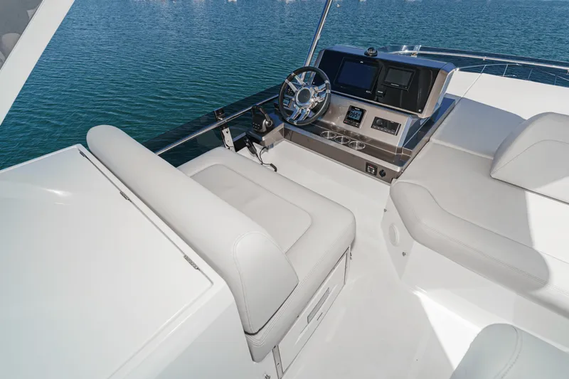 Slide: The Image of Galeon 500 FLY 2025 - 58