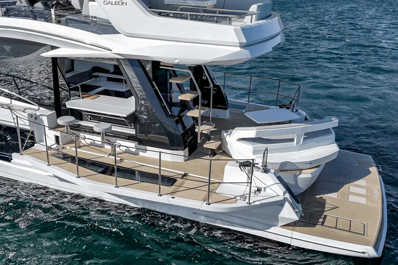 Slide: The Image of Galeon 500 FLY 2025 - 6