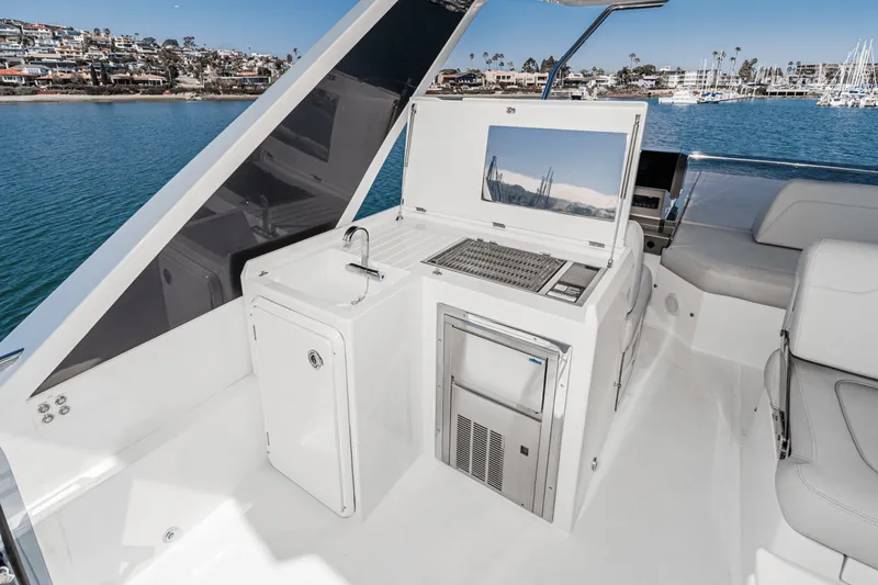 Slide: The Image of Galeon 500 FLY 2025 - 61