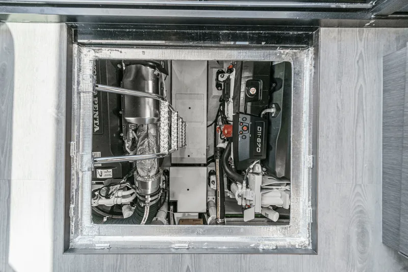 Slide: The Image of Galeon 500 FLY 2025 - 62