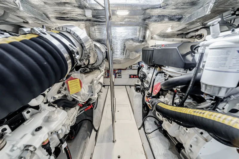 Slide: The Image of Galeon 500 FLY 2025 - 63