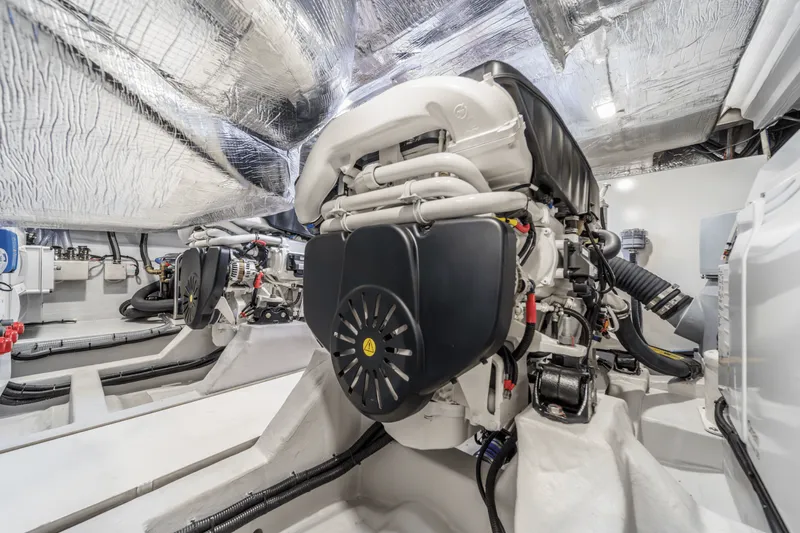 Slide: The Image of Galeon 500 FLY 2025 - 66