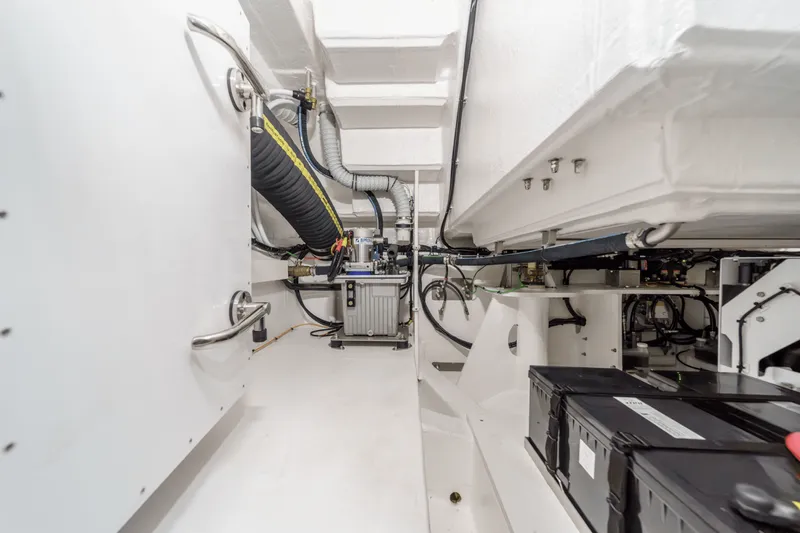 Slide: The Image of Galeon 500 FLY 2025 - 68