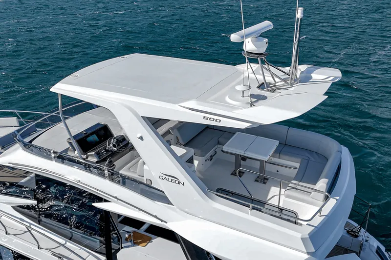 Slide: The Image of Galeon 500 FLY 2025 - 8