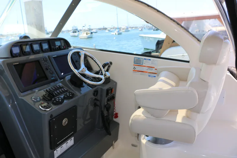 Slide: The Image of Pursuit 345 Offshore 2010 - 23
