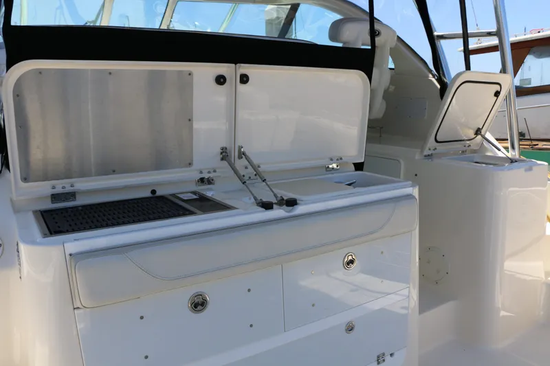 Slide: The Image of Pursuit 345 Offshore 2010 - 21