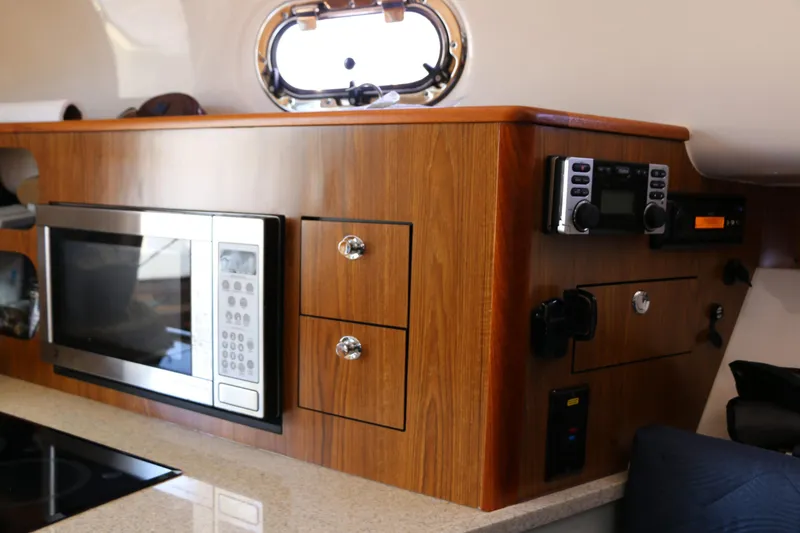 Slide: The Image of Pursuit 345 Offshore 2010 - 32