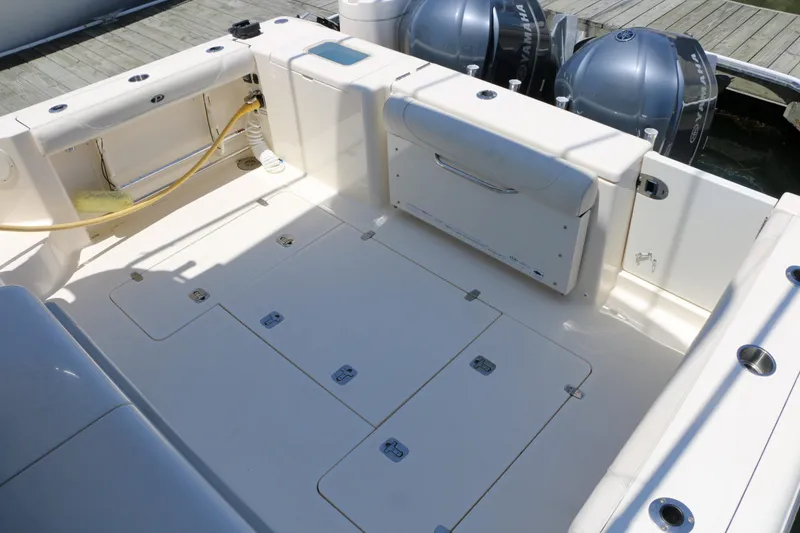 Slide: The Image of Pursuit 345 Offshore 2010 - 17