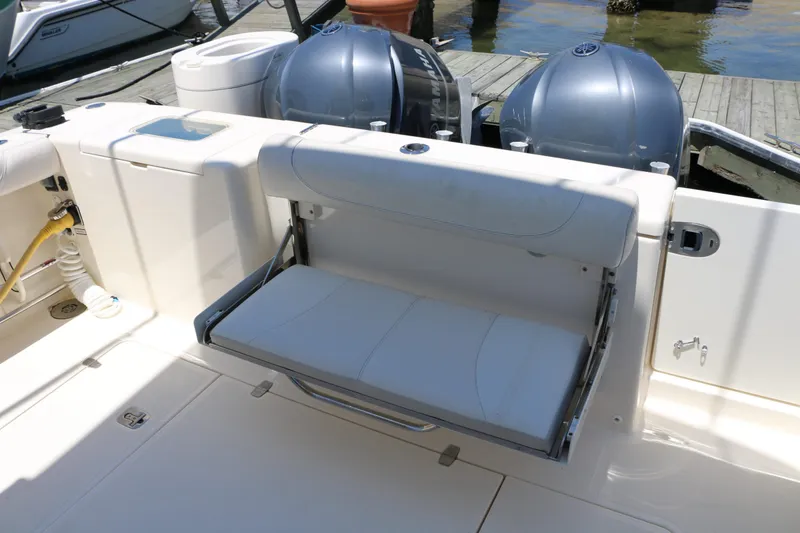 Slide: The Image of Pursuit 345 Offshore 2010 - 18