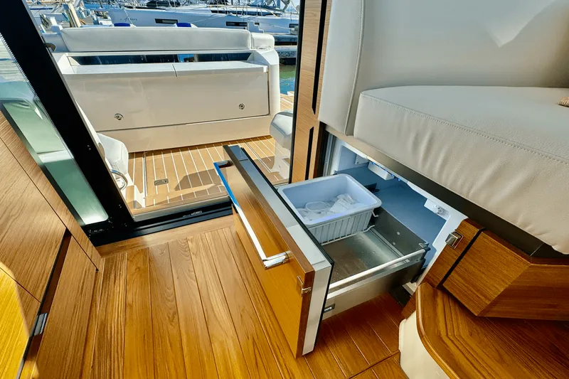 Slide: The Image of Tiara LE 43 2025 - 36