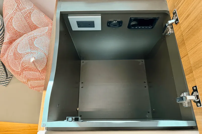 Slide: The Image of Tiara LE 43 2025 - 61