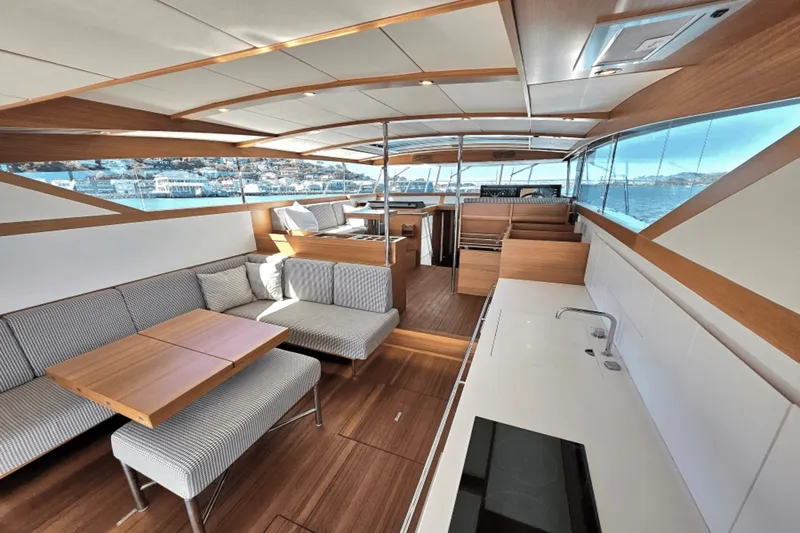 Slide: The Image of Delta CARBON 54 2018 - 35