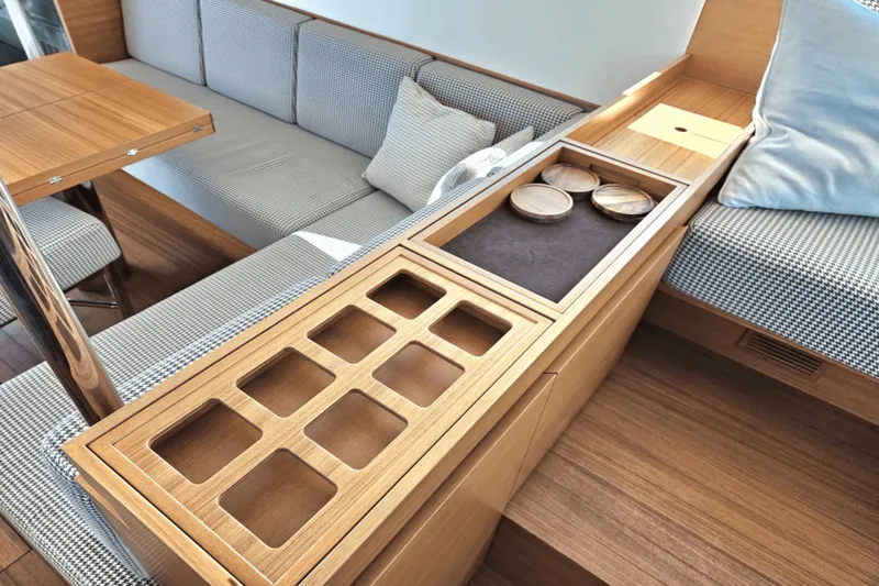 Slide: The Image of Delta CARBON 54 2018 - 49