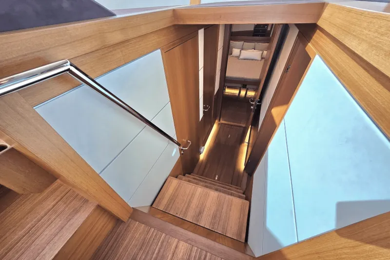 Slide: The Image of Delta CARBON 54 2018 - 52