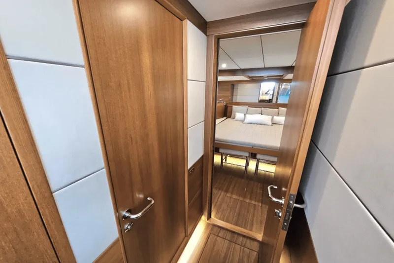 Slide: The Image of Delta CARBON 54 2018 - 53