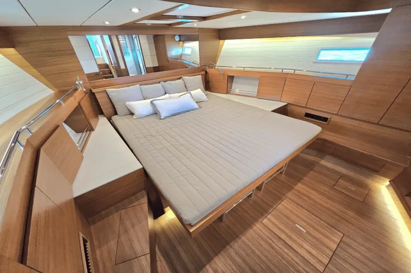 Slide: The Image of Delta CARBON 54 2018 - 55